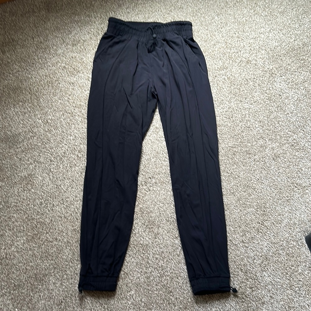 black Lululemon Ready to Rulu Joggers cinch waistband and ankle cuffs. size 6